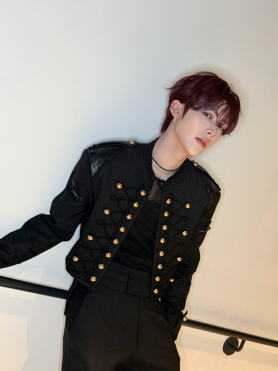 달 tweet media
