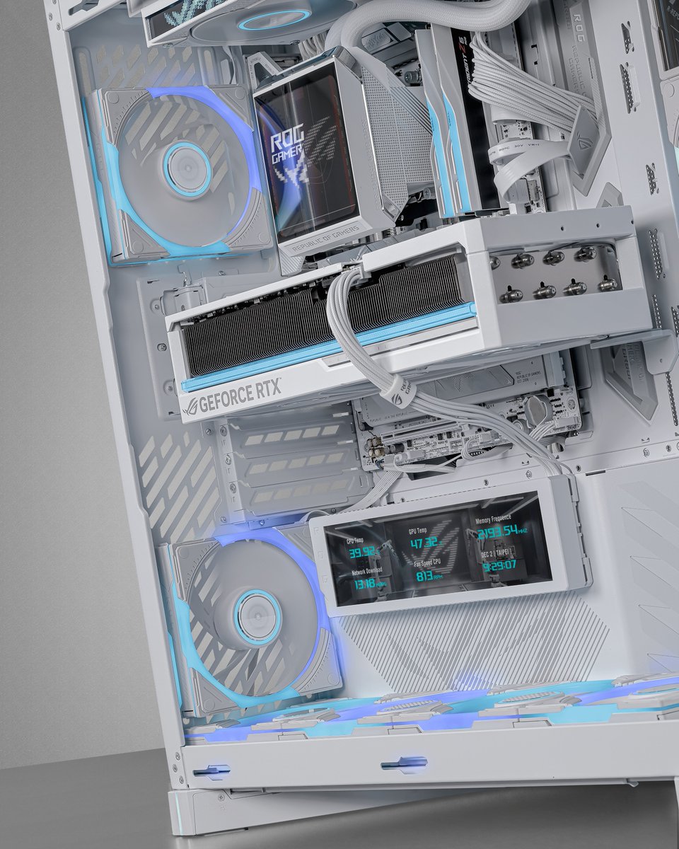 ASUS_ROG_FR's tweet photo. Le #ROGCronox ARGB en blanc et les ventilateurs ROG Eurux GR120 ARGB : j'adore, pas vous ? 🤍
#CaseFan #PCBuilds #WhiteBuild https://t.co/YZASnSXcKU