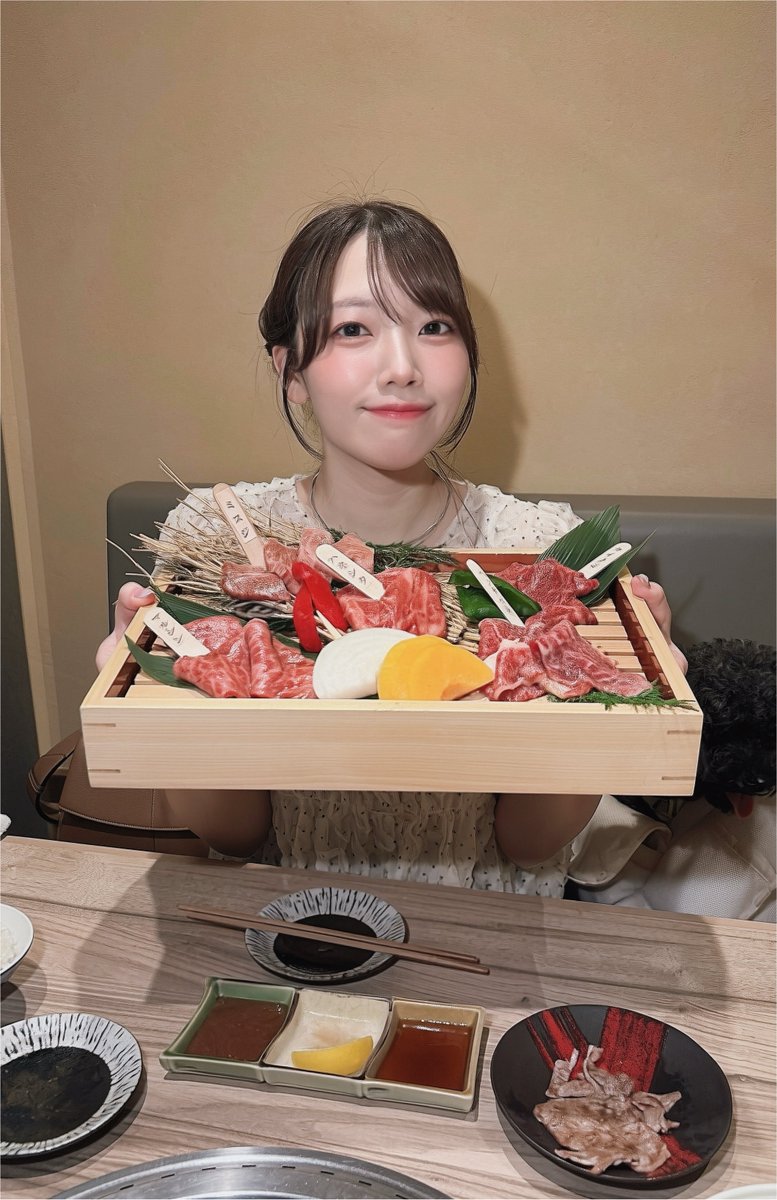 jjmonya's tweet photo. 7月29日、
今年もまた一つ大人になりました🎂

ライブ休止中にも関わらず、
各方面からお祝いのメッセージをいただき
嬉しい気持ちでいっぱいな一日です🥹

今日は家族にお祝いをしてもらって
ここぞとばかりにお肉をたらふく食べたので、
また明日からしゃかりき
自分らしく楽しみながら頑張ります❤️‍🔥 https://t.co/KMCMvRlpcX