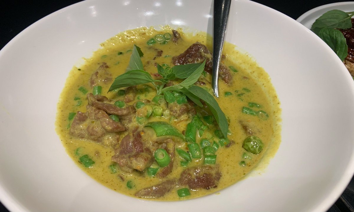 haley94nh8's tweet photo. Tried authentic Thai green curry tonight! Creamy coconut, spicy basil, and tender chicken hit different—food comfort at its finest ， https://t.co/fYADYhIVe2