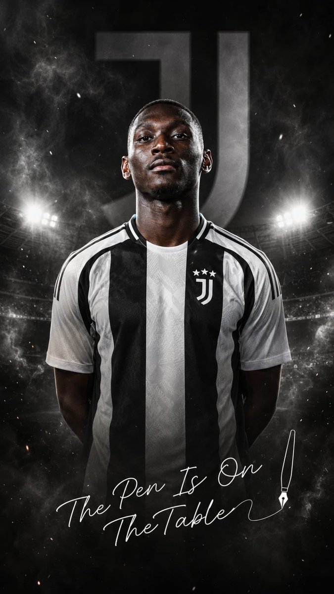 TPIOTT2000's tweet photo. 🧨⚪️⚫️#Juventus | #KoloMuani è arrivato a Torino!

L’attaccante francese è atterrato a Caselle per completare le visite mediche, poi la firma sul contratto in prestito con obbligo di riscatto fissato a 40M€ + bonus.

THE PEN IS ON THE TABLE🔏 https://t.co/aQKTLUlZg5