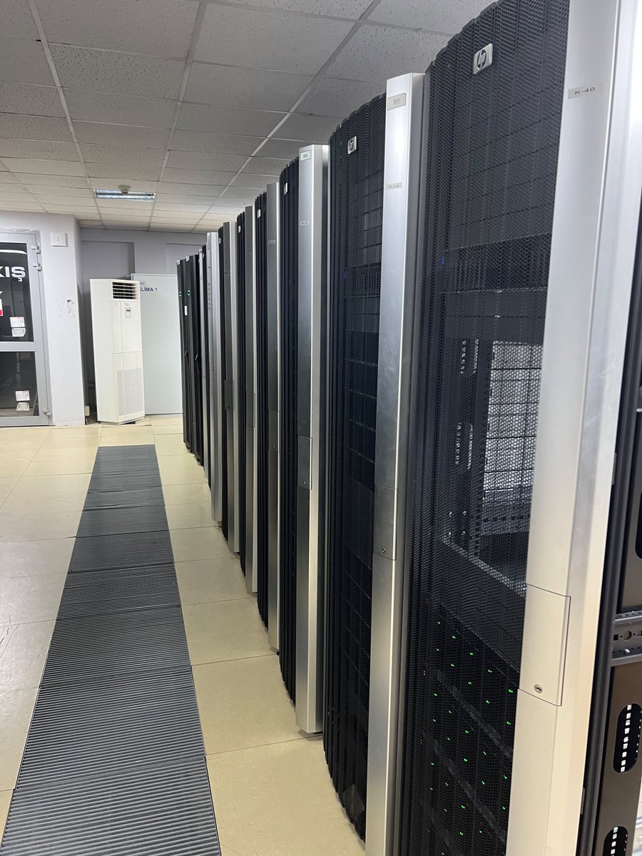 ecloudbh's tweet photo. İTÜ Ulusal Yüksek Başarımlı Hesaplama Merkezi'ni (UHeM) ziyaret ettik. Erk ve Erk-Linear modellerimizin geliştirilmesinde kullandığımız HPC altyapısını yerinde inceledik. AI EDIH Türkiye kapsamındaki HPC desteği için teşekkürler. 🚀

#YapayZeka #AI #HPC #UHeM #İTÜ #AIEDIHTürkiye https://t.co/IsoBC9k4K9