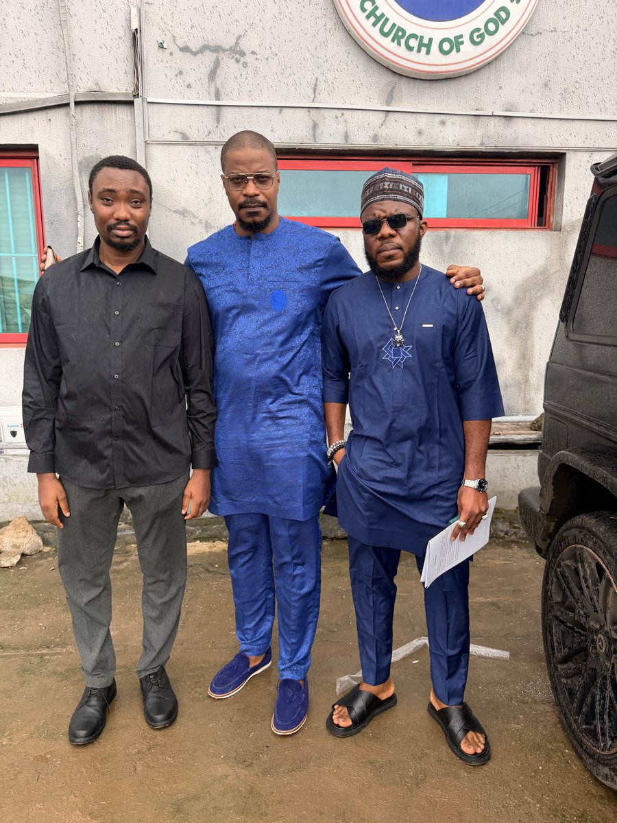 Wizarab10's tweet photo. At the burial service of Mrs Rhodes-Vivour this morning, with her son GRV and @Morris_Monye https://t.co/4YhVzxNKun