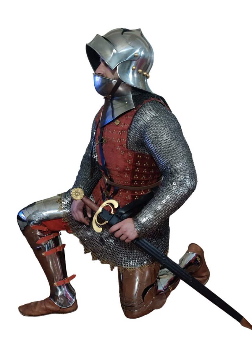 Argonaut1535's tweet photo. 🏴󠁧󠁢󠁥󠁮󠁧󠁿⚔️Plate armor had become ubiquitous by the latter 15th century, with militias in the German & Italian especially states all wearing (and required to in many cases) at least some form of plate armor. The English tended towards padded jacks and brigandines for levy troops/militia, as opposed to the Italians & Germans.

When we look at the accounts of Nobleman in the 15th century, (we have a healthy amount of records from this era) we see A LOT of plate armor;

In 1481, 85% of the troops of John Howard, Duke of Norfolk, were issued with good brigandines, a mail standard (collar), sallets of varying types, and full plate arm harnesses! 

On his death in 1513, John de Vere, 13th Earl of Oxford, possessed the following: 16 Plate cuirasses (corselets), 101 brigandines, 175 sallets, and 77 pairs of plate arm harnesses. That’s just one record from the inventory of one Nobleman!  

Supposedly after the Battle of Agincourt in 1415, the English salvaged so much plate armor they couldnt carry it all; there was so much they piled it up and burned it with the dead! Take this story w/ a grain of salt ofc, but it illustrates how widely available plate armor was by the 15th centuries…even for the common soldier!