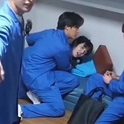 gyucheolset's tweet photo. hey hey hello 👋🏻 ada orang loh 👋🏻 https://t.co/H81ySGwTcB