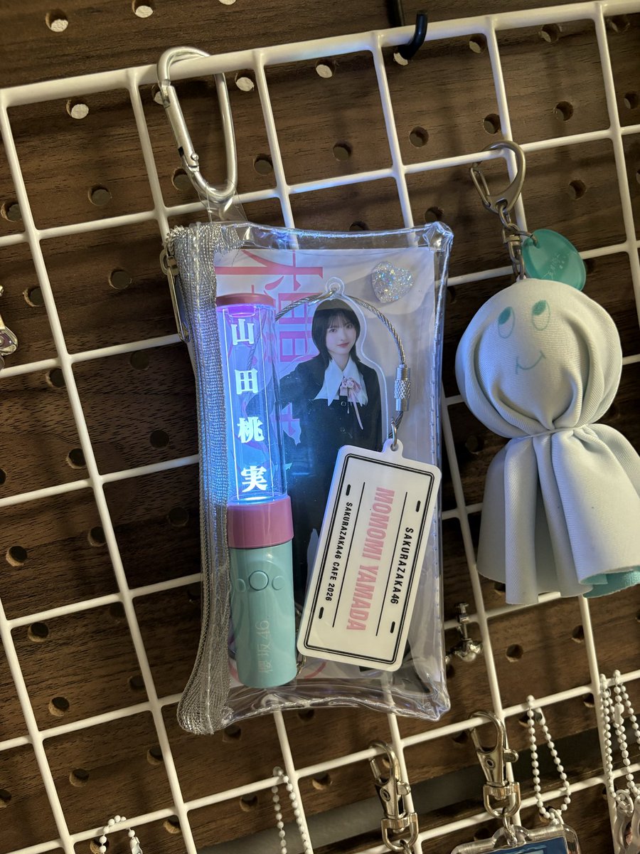 maruyuimaru59's tweet photo. #櫻坂46

CanDoで、ミニペンラの台紙がピッタリ入るポーチを購入······▸ｱｸｽﾀ背景にピッタリ
裏の文字はマステで隠す(ちょい雑) https://t.co/CMpHbV5YkY