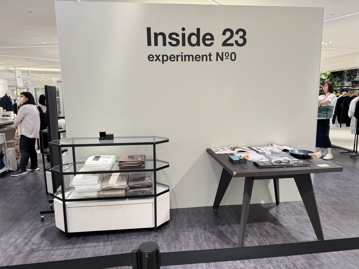 yukariko223's tweet photo. ヲ友達と
inside23名古屋タカシマヤ
期間限定ショップ
行ってきました♪

仕事終わりの時間帯のためか
すでに本日分sold outもあり💧
欲しいサイズもなし💧
 NECOネックレスの現物
見たかったなぁ

私のショッパーはこれ
良い色✨

買い物終えて
乾杯🍻
この流れ最高🤭

#inside23_kk https://t.co/s6ixn6TpGK