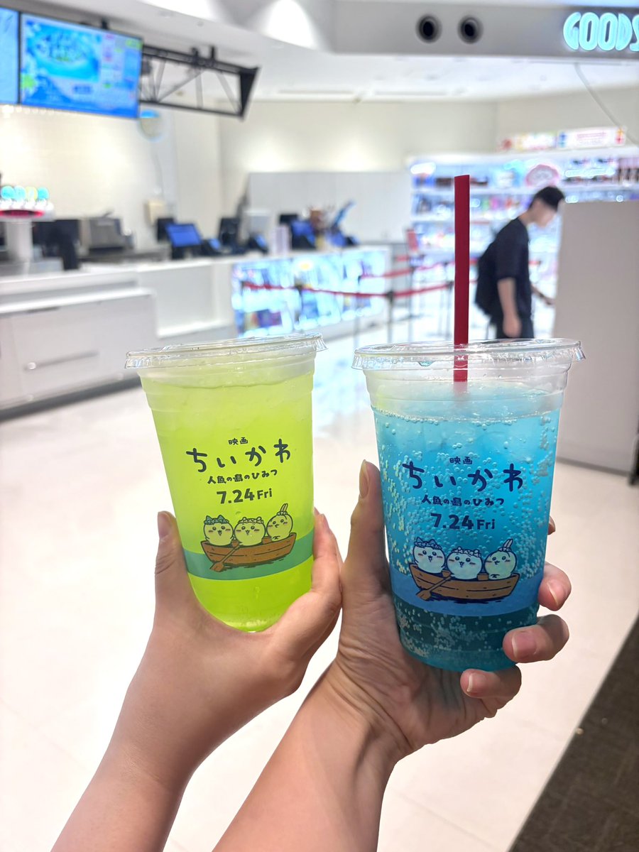 18yen's tweet photo. 深淵を覗いてきました。映画ちいかわ。
セイレーンかわいい♡
炭酸ジュースのんでスッキリ！
うさぎのラップが最高すぎた！🕶️✨

ミッドサマーであり、エヴァやった。 https://t.co/H5uJ1K09uL