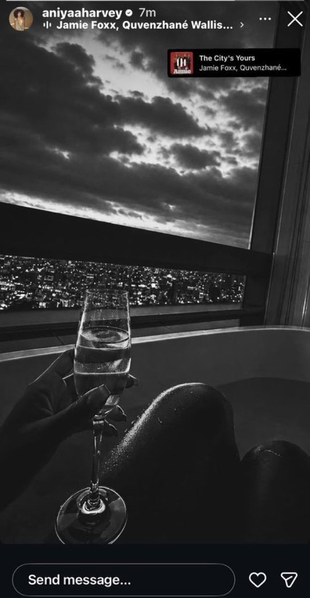 kepper2317's tweet photo. This buzzy bathtub pic omg Aniya in NYC https://t.co/qAiAAKRqkA