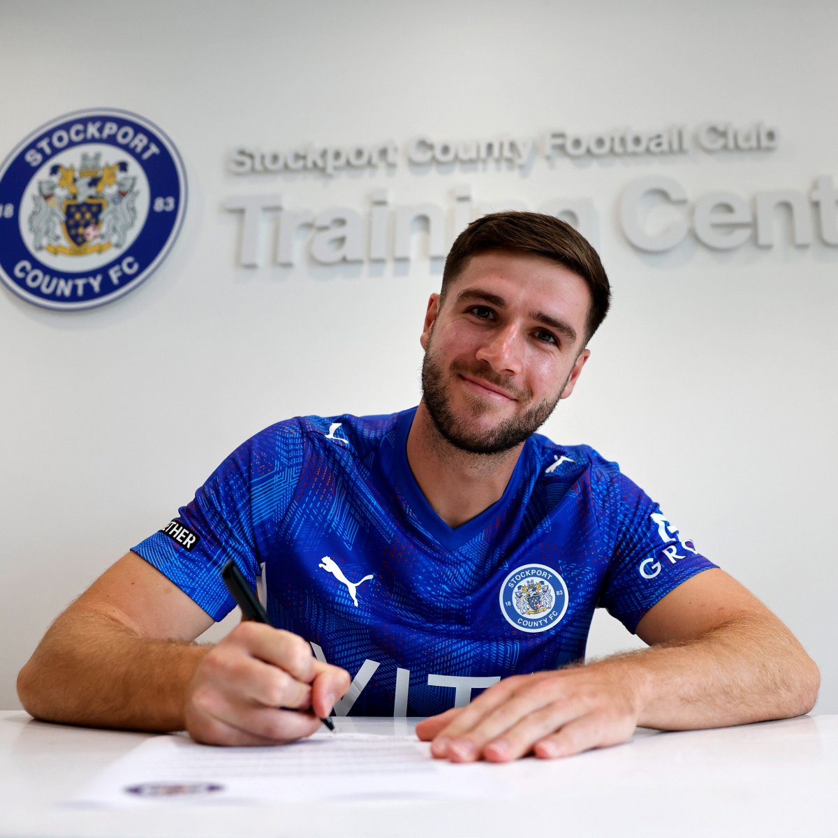 StockportCounty's tweet photo. A new contract. A new number. 💙

Our new No. 5, Ethan Pye has signed a new three-year contract at Edgeley Park, with the option of a further year!

Read more now.