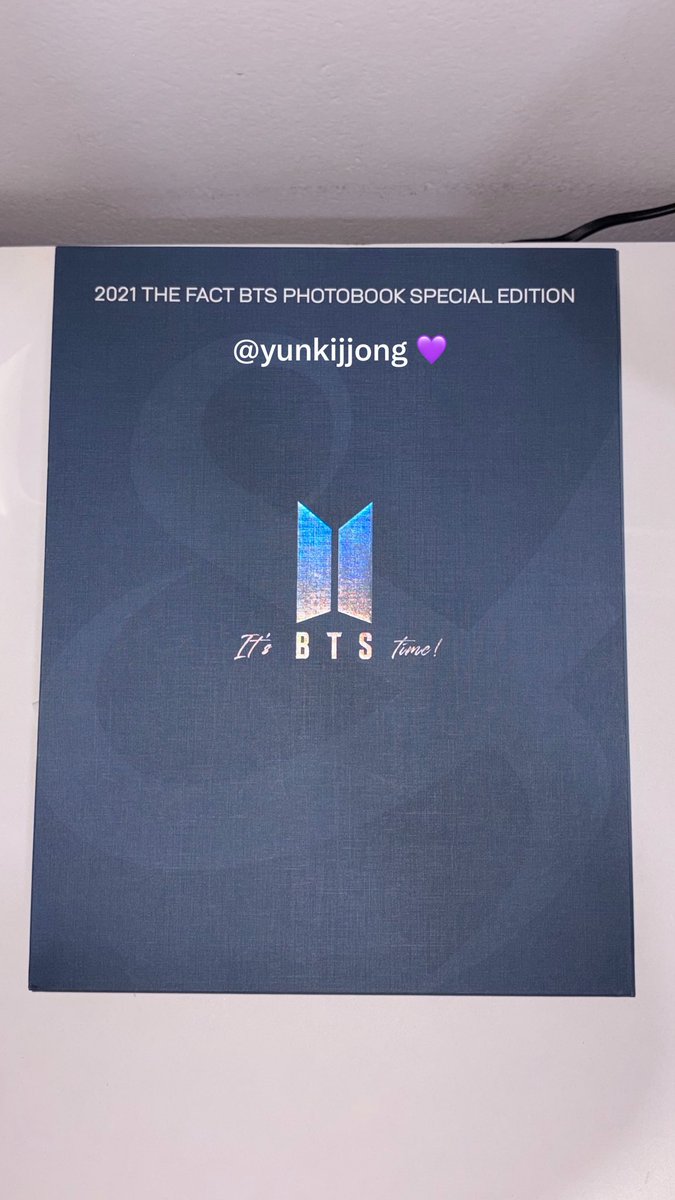 yunkijjong's tweet photo. 🚨 DROP • BTS PHOTOBOOK 2021 (USADO)

💜 Original
💰 R$100
📦 Frete via SuperFrete

📸 Fotos e vídeos na DM.
✨ Pronta entrega.
🤍 Primeiro a pagar, leva!

DM para garantir. 🫶

tags: bts drop collector army photobook https://t.co/gA0o0wRhMO