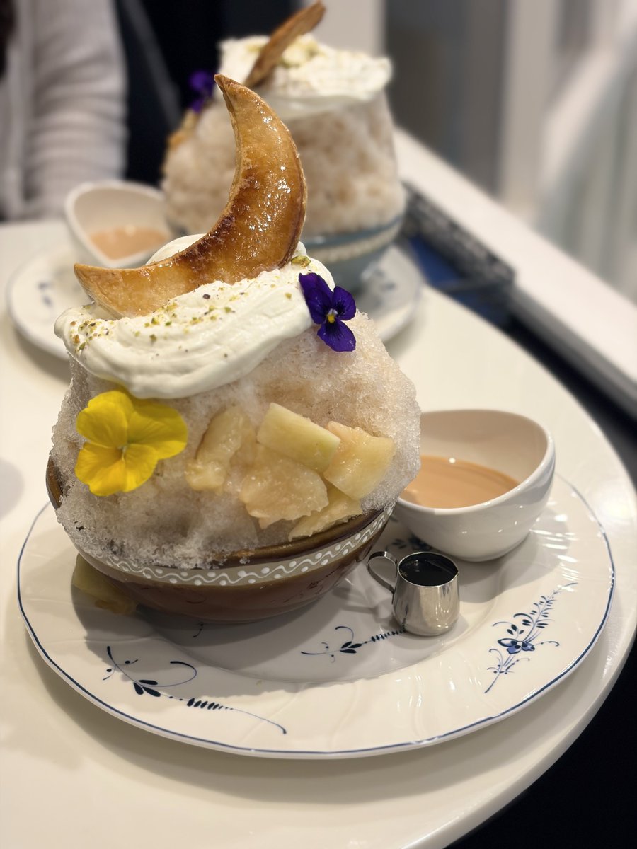 ym5oq's tweet photo. お揃い買ってかき氷食べた🎵🩵✨ https://t.co/QsNprIme1r