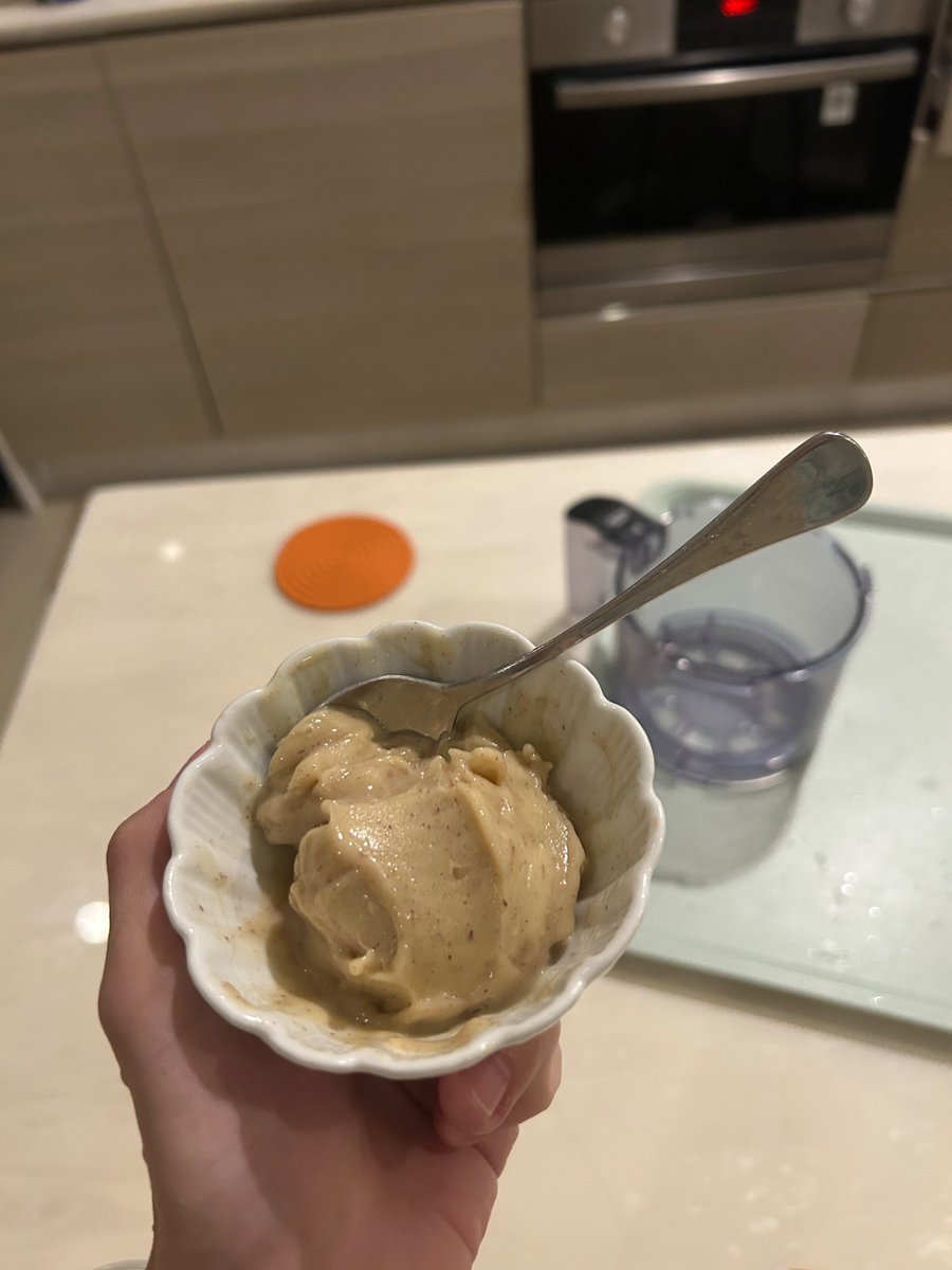 ztzeon's tweet photo. ไอศกรีมมันหวานทำเองงง จำได้ว่าเคยกินที่รินทาโร่ละชอบ5555 https://t.co/mF6iyZoNRJ