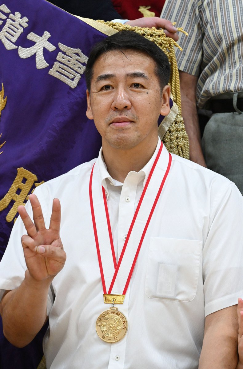 gyokuryuki_nnp's tweet photo. 【#玉竜旗高校剣道大会　男子】

「選手たちはどん底を味わった」

県予選敗退から3連覇
重圧かかる福岡大大濠の教え子に
森大樹監督が送ったメッセージ

▼記事はこちらから▼#玉竜旗
https://t.co/j5aAWPjIy0 https://t.co/Fx6wmZjLxH