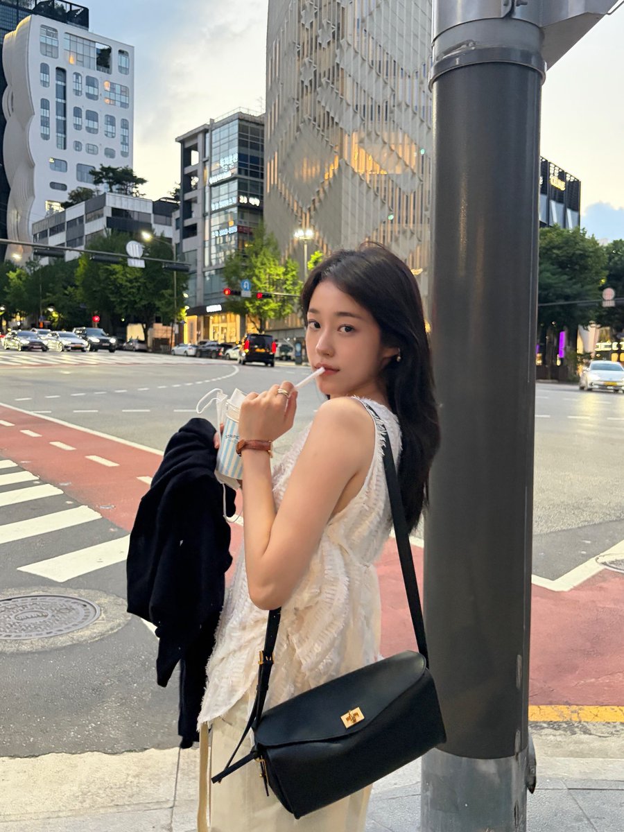Yoonseoir's tweet photo. A sip of iced coffee to help me regain my serenity. https://t.co/UCtdCck8o3