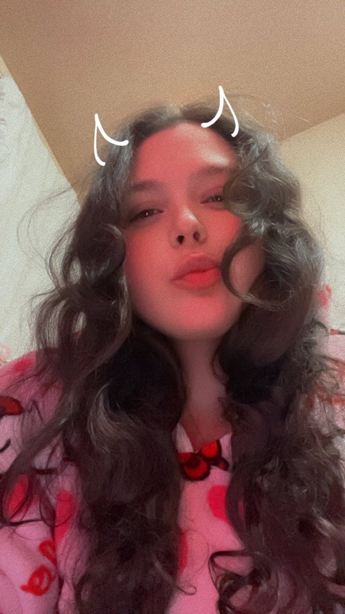 kirrassore's tweet photo. My hair feels so prettyyyy ✨🥹 #hellokitty #hair #meow #chud https://t.co/ffI0WyQM6c