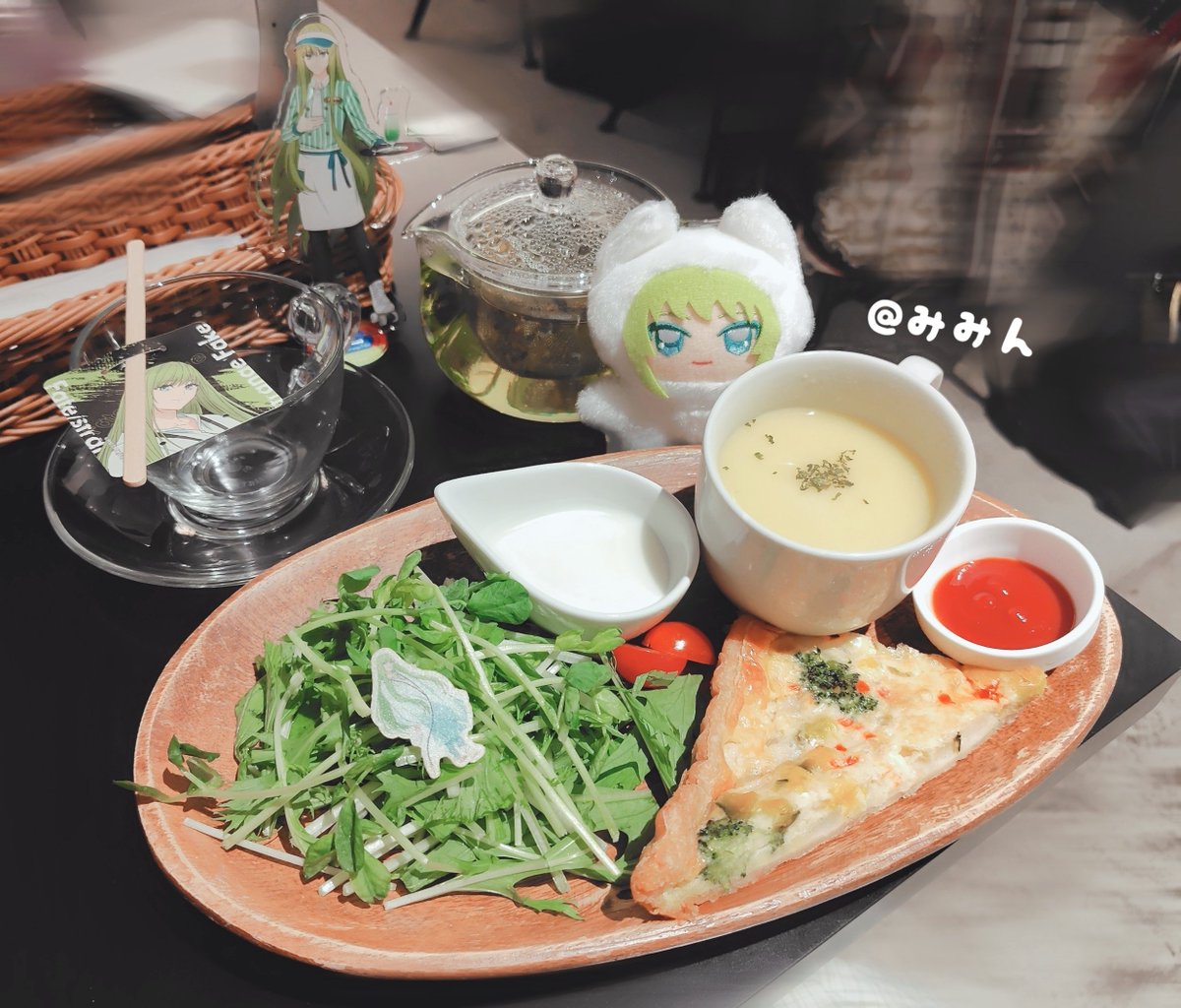 mimintyan's tweet photo. SMILE BASE CAFE
リチャードのフードが個人的にめっちゃ美味しいと思った！
カフェ内、ちょい寒だったからドゥのハーブティーがホットなの救い
あと何杯も飲めるからお得感ある
めっちゃ嬉しいけど、まじどうしたレベルでコースターの偏りエグくておもろい https://t.co/9JXmh4Tfli