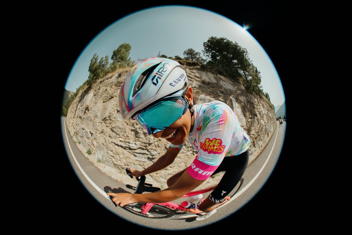 9Star46916's tweet photo. Farewelling blue, introducing white, and carrying forward a decade of bold colours, creativity and purpose...🎨 With a design that goes far beyond the jersey itself, we welcome in the #WeFemmes era.👊

Team #CANYON//SRAM..... 🇪🇷Good luck Monaliza Araya https://t.co/S921aaf4KD