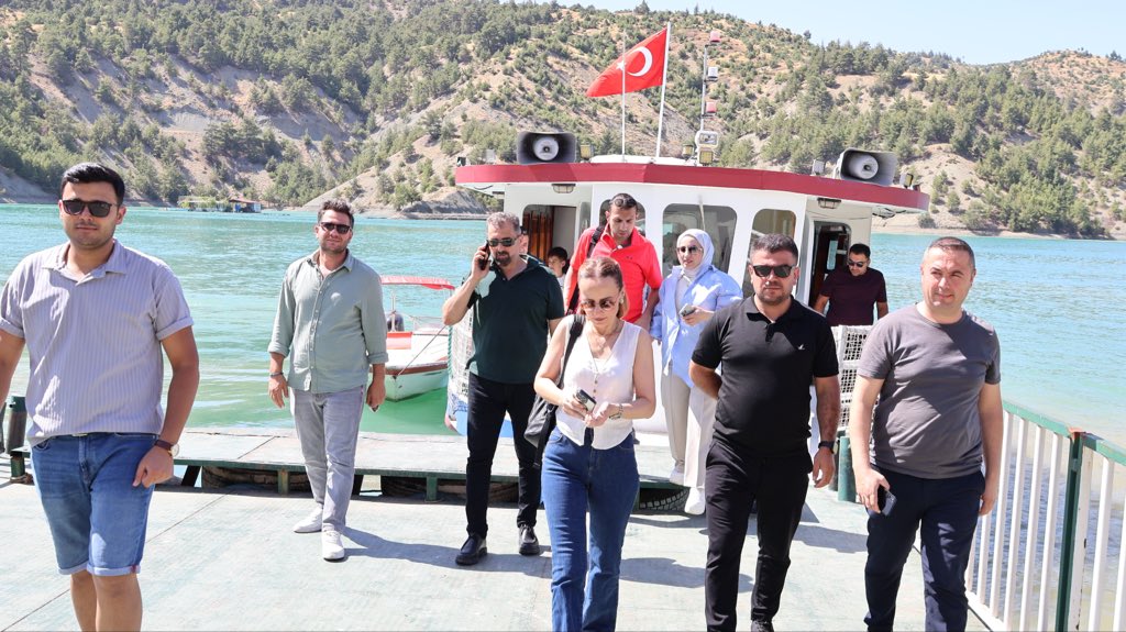 CteKahem's tweet photo. Kahramanmaraş Personel Eğitim Merkezimizde, eğitim gören kursiyerlerimize yönelik sosyal ve kültürel faaliyetler kapsamında Menzelet Barajı Ali Kayası tekne turu gezisi düzenlenmiştir. https://t.co/cN56FhlCo6