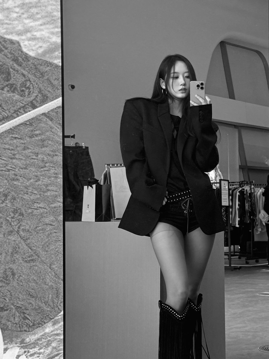 esseori's tweet photo. ◝⭒ —  🖤🤍 https://t.co/PSvVuk7HCQ
