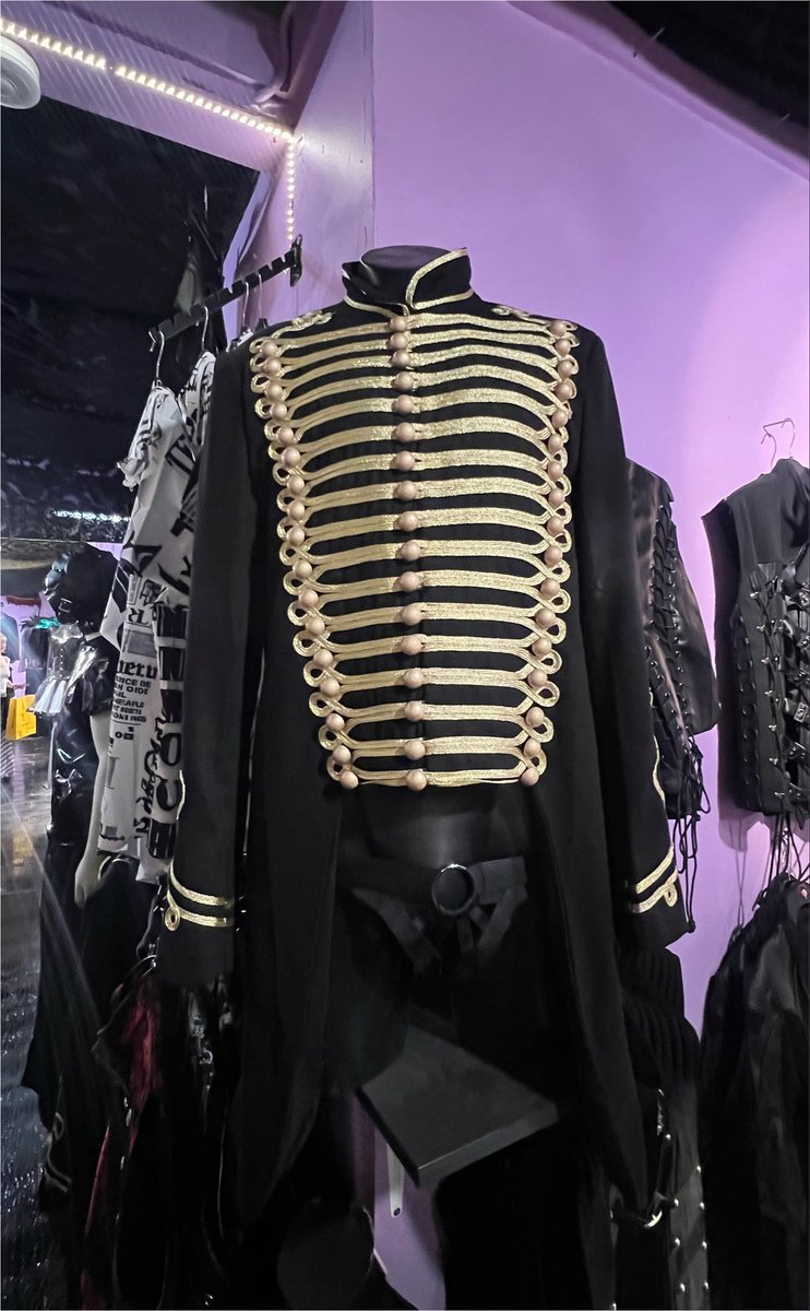 mcrorwtv's tweet photo. went into the sex shop and found a black parade jacket with a strap harness, fork found in kitchen https://t.co/lDZeZ8nl0n