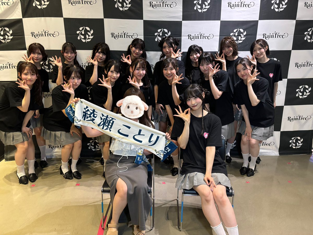 amenokichun's tweet photo. 誰も選ばないのはできないって言われたから泣く泣く1人選んでタオルでことり召喚🪄
タオルでごめんねって言ったら、
「みゅん…(´･ω･`)近くだからイイもんっ」って言われた、それでこの顔( ⸍ɞ̴̶̷ ·̫ ɞ̴̶̷⸌ )

これがみゅん顔（？）です。
かわいすぎるよおおおオオオオ

#ちまみて
#さな3 https://t.co/aU4rmLdsXK