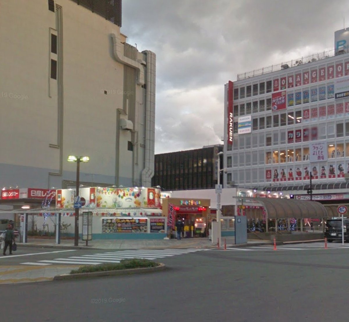 a9hours_lls's tweet photo. Aqoursがいない頃の沼津駅前

ある日突然アニメの聖地になって拒絶反応を示してる一部の市民は、2015年以前の平和な光景が恋しいのかもしれない

2014年秋に、市役所にかかってきた1本の電話から全てが始まった https://t.co/0GUz8EltBB