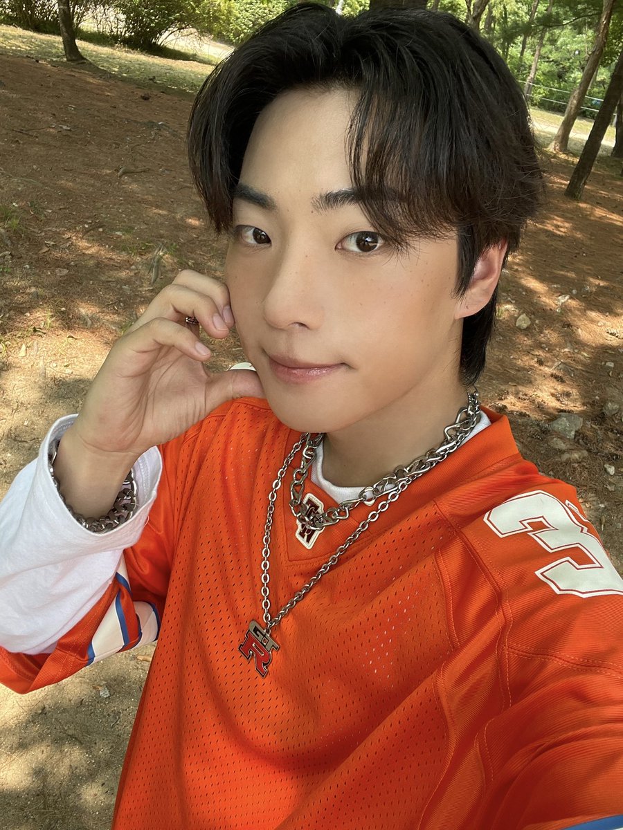 ONF_members's tweet photo. #이션 

우리동네골목대장🫡 https://t.co/0S37B0J22y