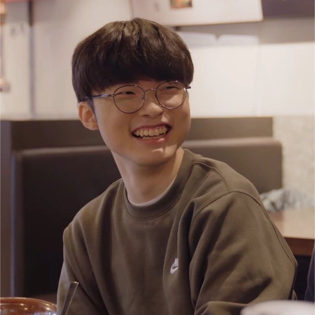 heartdoran's tweet photo. a very smiley faker to cheer you up🤍 https://t.co/KUDGMwFG9c