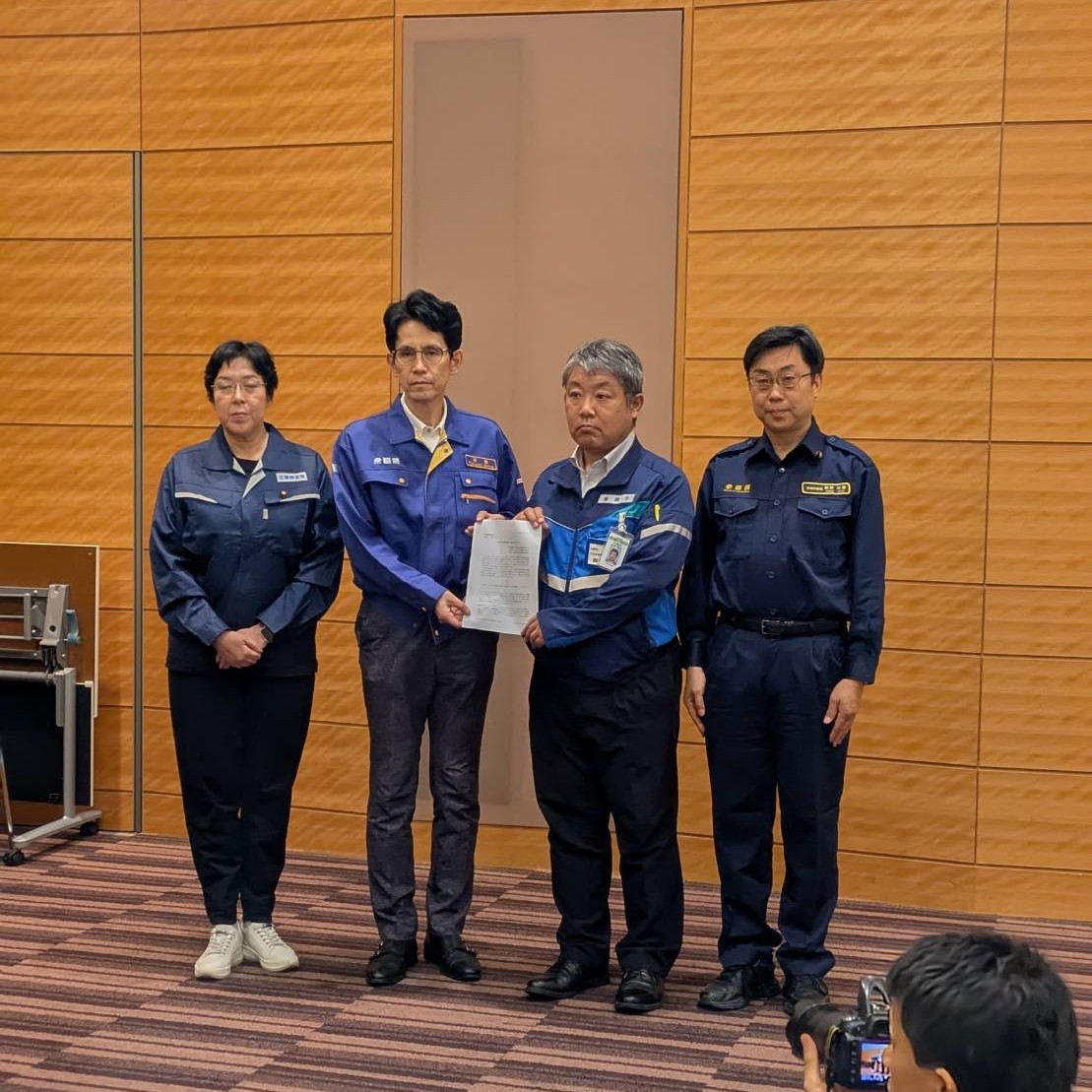 令和8年熊本地震に関する3党合同政府ヒアリング。
公明党から窪田哲也議員が現地からお声を届けて下さいました。
中道・立憲・公明の令和8年熊本地震災害対策本部長が、政府に対して第一弾の申し入れを行いました。
水、電気、食料が届いていないとお声が届いています。