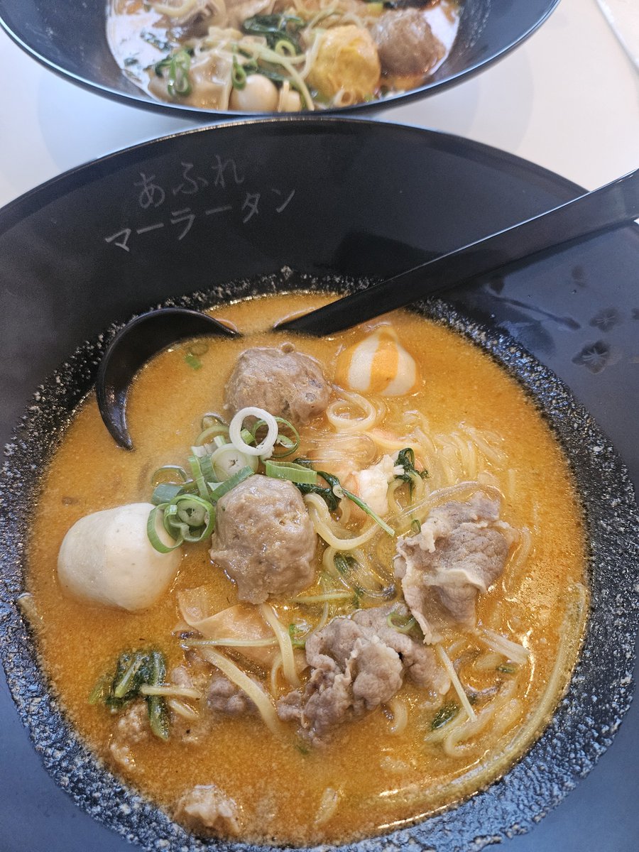 otamaraamen's tweet photo. マーランタン稲沢店あふれにてマーランタン。
好きな分選んでスープを選んで作ってもらうシステム。
スープは牛骨スープを選びました。
外国の味がして、とても美味しかったです😋
 #マーランタン   #稲沢   #ラーメン https://t.co/1dhULlHK6B