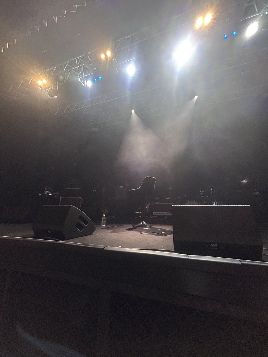 zdfbklmmd's tweet photo. 過去一やばいライブだった、😭最前で死にかけてほぼ記憶ないけど、峯田がペットボトルいる？って手渡しでくれてみんなで飲んでねって言われて回し飲みした。
そのあと幹宗さんと岡山健二さんと握手した、。😱 https://t.co/NagLKHsgv4