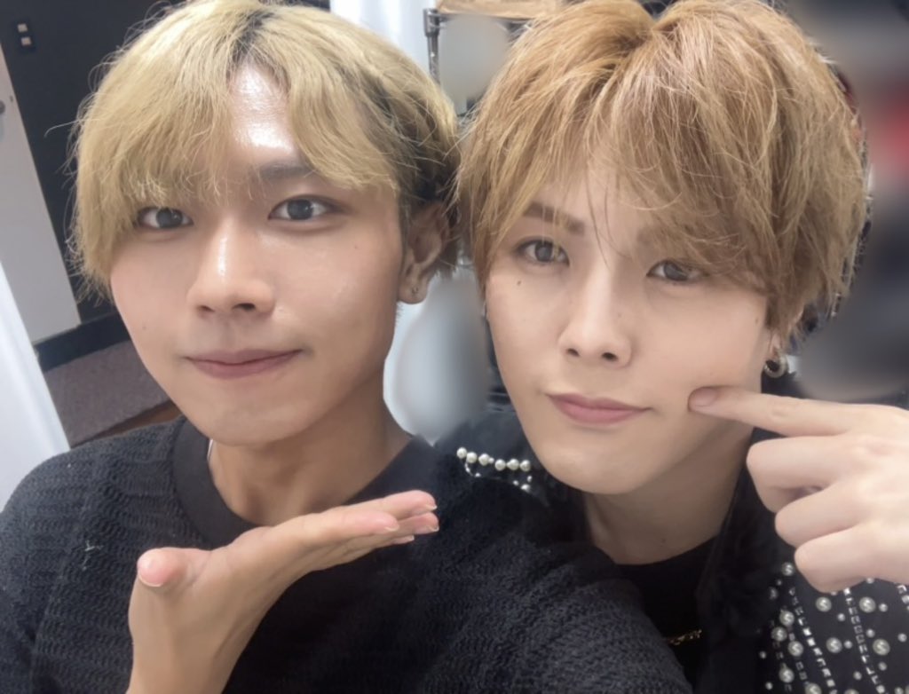 luvomega_mao's tweet photo. ╭💙🐟💙🐟💙🐟💙╮
𝓓𝓡𝓔𝓐𝓜 𝓛𝓐𝓝𝓓 𝗩𝗼𝗹.5⃣
╰🐟💙🐟💙🐟💙🐟╯
本日は奏汰卒業公演に駆けつけてきました💨
今までお疲れ様でした\💙/
#LASTLAND
ALT⬇️✨️ https://t.co/tl0JOtSHyy