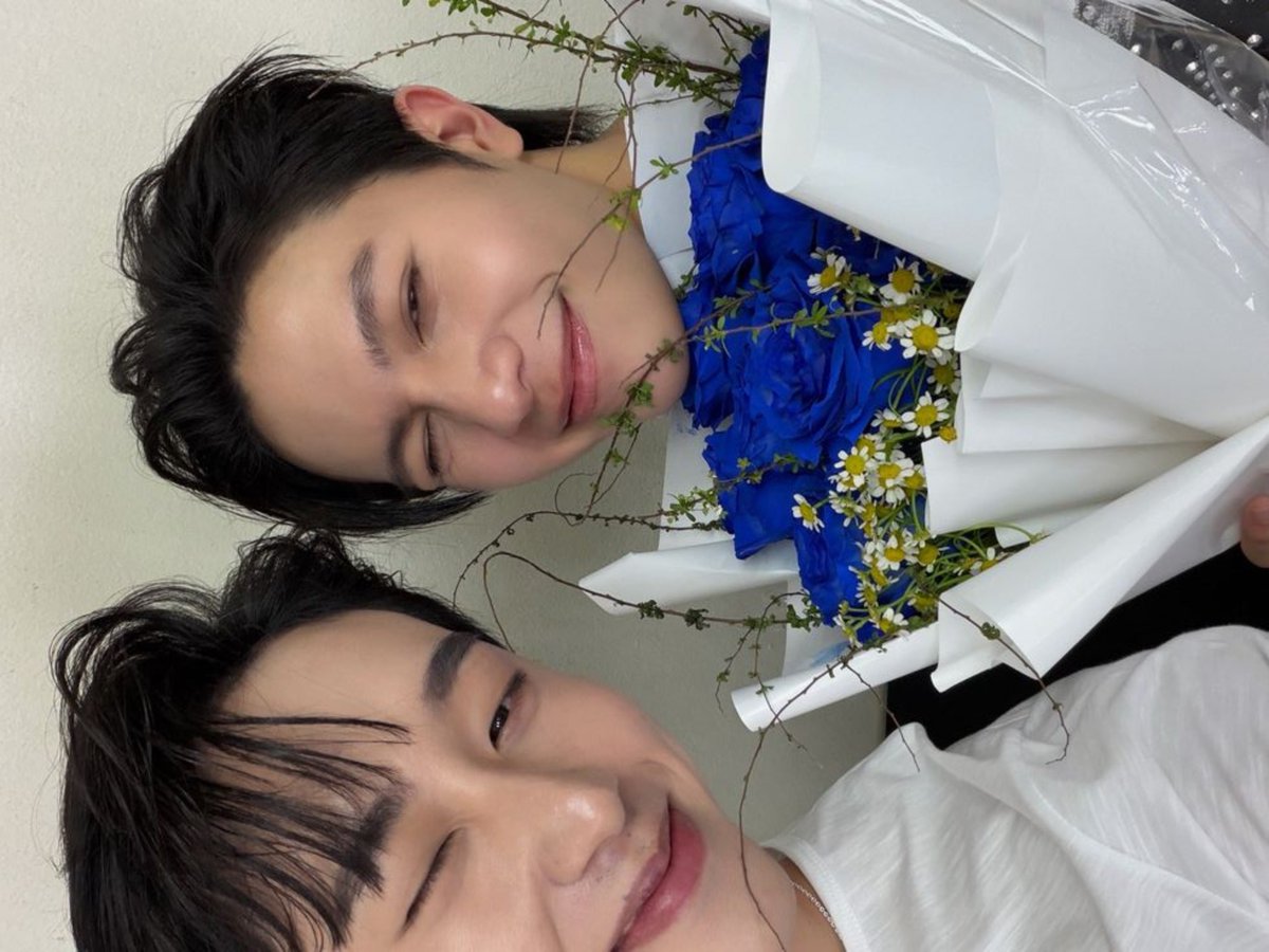 williamestpics's tweet photo. williamest with flowers selcas https://t.co/c0a13sHn13
