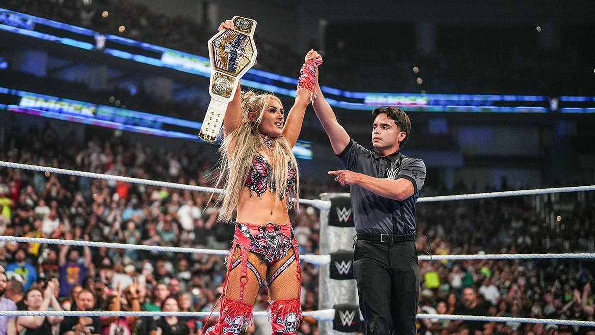 RomanEra0's tweet photo. Tiffany Stratton is about to hit 100-days as Women's US Champion in WWE 🇺🇸🇺🇸

She defended the title vs.
- Kiana James 
- Lash Legend
- Jade Cargill https://t.co/qR4hYtO1m7