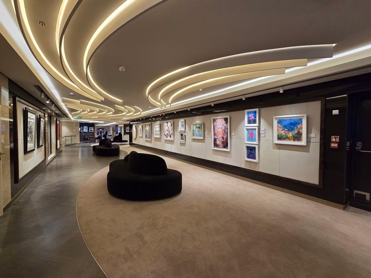CruisingJournal's tweet photo. The interiors of #ExploraIII embody a refined aesthetic, defined by balance, light, and thoughtfully curated details. An atmosphere that effortlessly reflects the essence of contemporary luxury.
#ExploraJourneys #Fincantieri #Luxury #CruisingJournal @ExploraJourneys https://t.co/9UWHuMlDOn