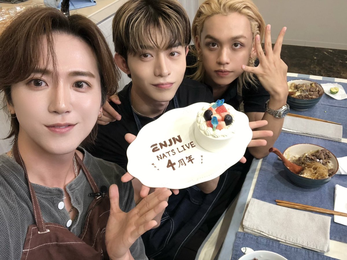 official_enjin's tweet photo. 【NATSLIVE ４周年🎉】

NATSLIVE ４周年 ありがとうございます！
駆けつけてくれた皆様
配信やアーカイブを見てくださった皆様
ありがとうございます！

これからもENJINと一緒に
お料理を楽しんで頂けると嬉しいです✨

レシピをみてマネして
つくってみてくださいね🍳 https://t.co/Lg9MdwBI0B