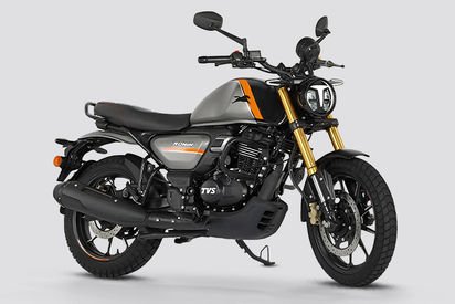 Fitfreakhk's tweet photo. I like this colour and midnight blue version of Tvs Ronin 225 but i think it needs more better options, black colour mid and top varient kuda ivvalsindi 🙃 ento assalu https://t.co/vYTT5dzHE2