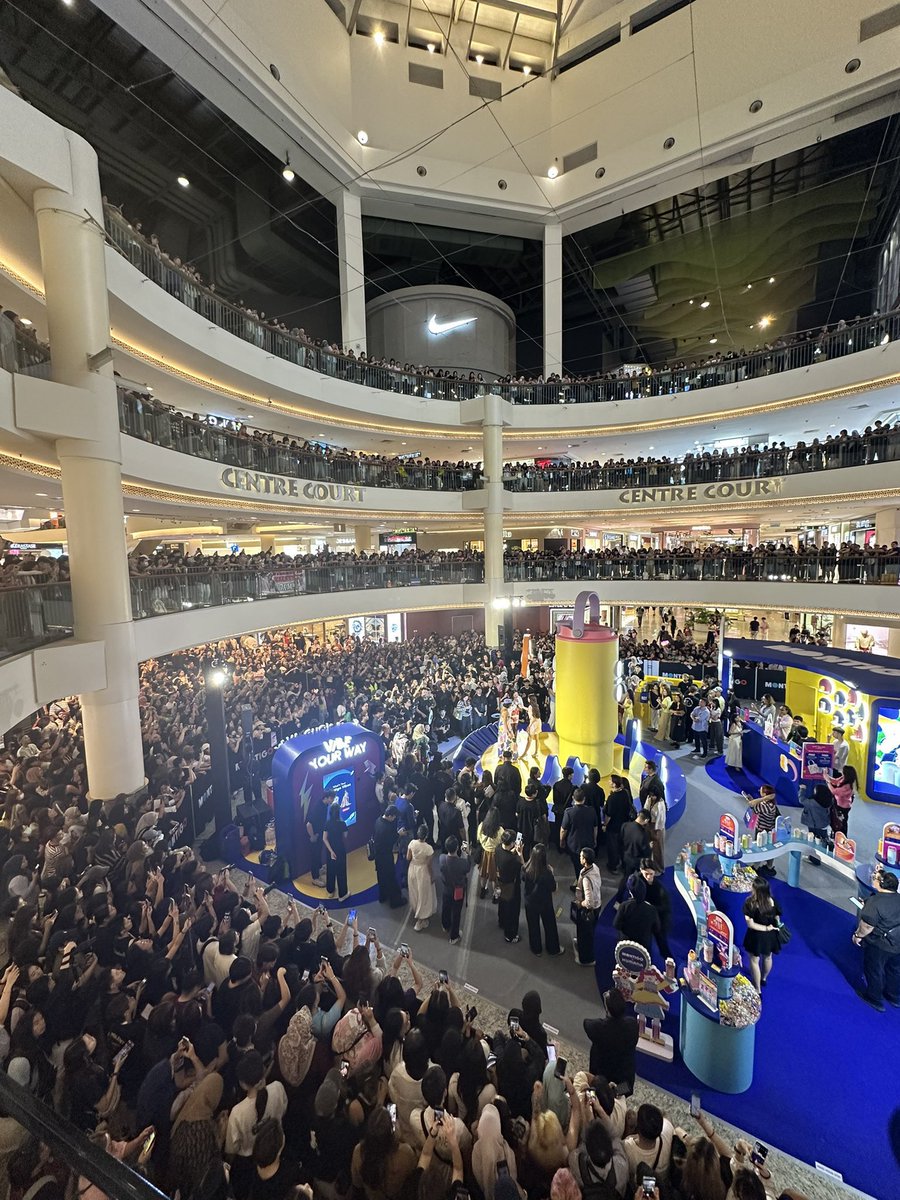 McmxcixPiv's tweet photo. แก แล้วนี่คือGLตัวท็อปที่ขายได้ทั้งคู่ทั้งเดี่ยวอ่ะ ไม่ว่าจะไปที่ไหนก็ห้างแตก หลิงออมมีคนที่รักเยอะมากๆขนาดนี้เลยนะ🥹🫳🏻 https://t.co/b9zUaGXlyz