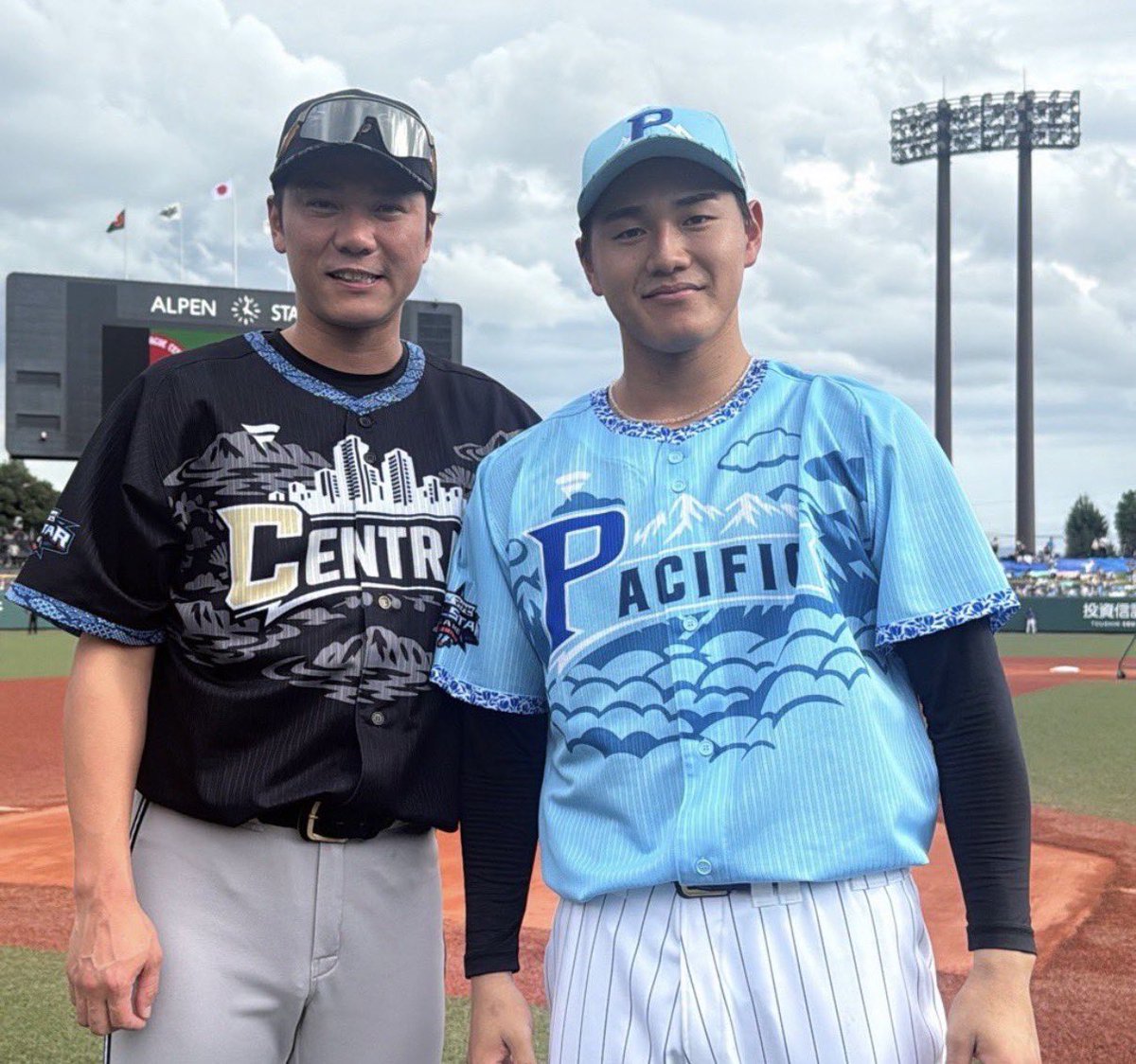 vqsxz6's tweet photo. 今球団の主力になってきている選手達は坂本勇人と言う男に憧れてこの背中をみて育ったんだと実感
#坂本勇人 #坂本勇人はなぜ神なのか https://t.co/zYMlbgzXST