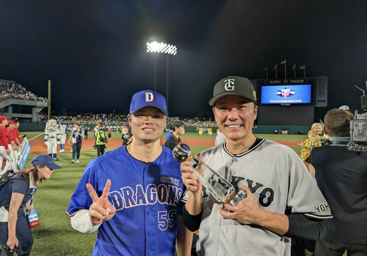vqsxz6's tweet photo. 今球団の主力になってきている選手達は坂本勇人と言う男に憧れてこの背中をみて育ったんだと実感
#坂本勇人 #坂本勇人はなぜ神なのか https://t.co/zYMlbgzXST