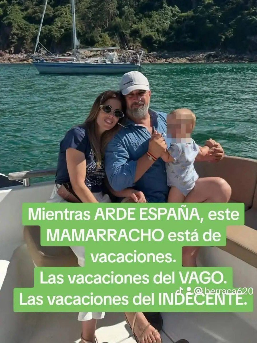 AndaluciaSinVOX's tweet photo. La prioridad nacional del fascista Abascal mientras media España arde https://t.co/DTD2iLUPe9