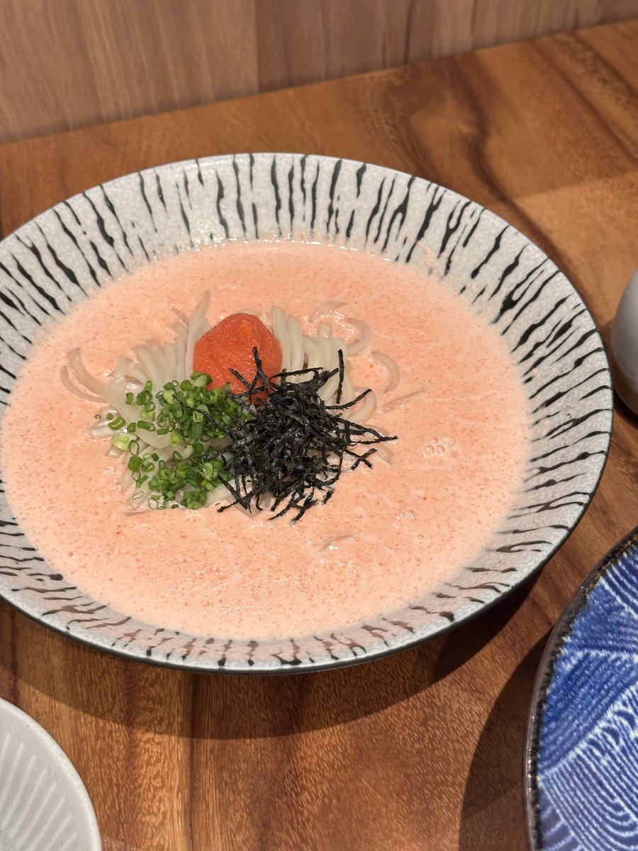 ispraews's tweet photo. รอคิวมิโดริไม่ไหว เลยมาซ้ำ tsuru don รอบสอง อร่อยมากกกกให้10/10ทั้งสองเมนู mentai cream คือต้องสั่ง ส่วนอุด้งเย็นยูสุไข่ปลาแซลมอนคือเพิ่งกินครั้งแรก อร่อยมาก สดชื่นเลย กินคู่กันคือตัดเลี่ยนมาก แนะนำเยยย สาขา ctw นะคะ https://t.co/pn3W4oiqEo