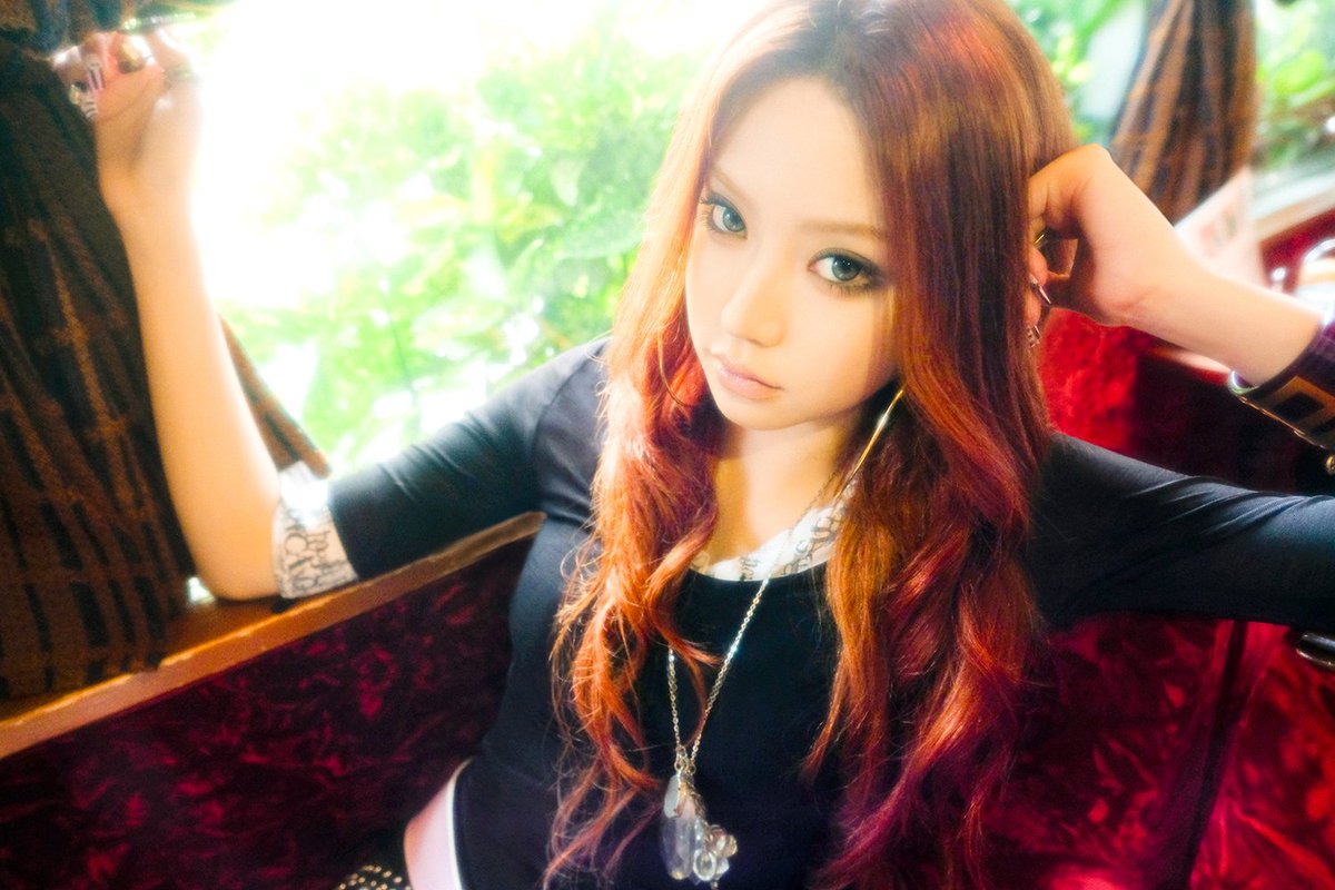 y2kiiidz's tweet photo. she's about to just one ten minutes, nae geosi doeneun sigan https://t.co/dgoQ14twro