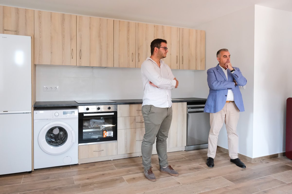 cantabriaes's tweet photo. 🏠Fomento rehabilita las antiguas escuelas de #Sarceda para su uso como vivienda pública
.@media_roberto anuncia la próxima licitación del nuevo centro cívico de Tudanca que estará en obras antes de que termine la legislatura
Leer noticia: ℹ️👉https://t.co/5Mu8YVrG31 https://t.co/b2wxTF6ZbY