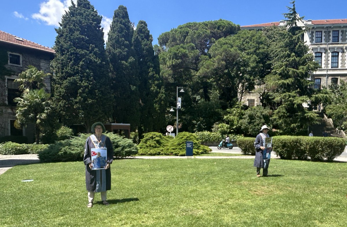 yunusunbabasi's tweet photo. 29 Temmuz 2026 Boğaziçi Üniversitesi Akademisyenleri Nöbeti no. 1361. Direnişin 6. yılı/2033. günü @UniBogazici #KabulEtmiyoruzVazgeçmiyoruz
July 29, 2026 Bogazici University Faculty Vigil #1361/6th year/2033rd day of the resistance @unibogazici_en #WeDoNotAcceptWeDoNotGiveUp https://t.co/6R2DpcmGFT
