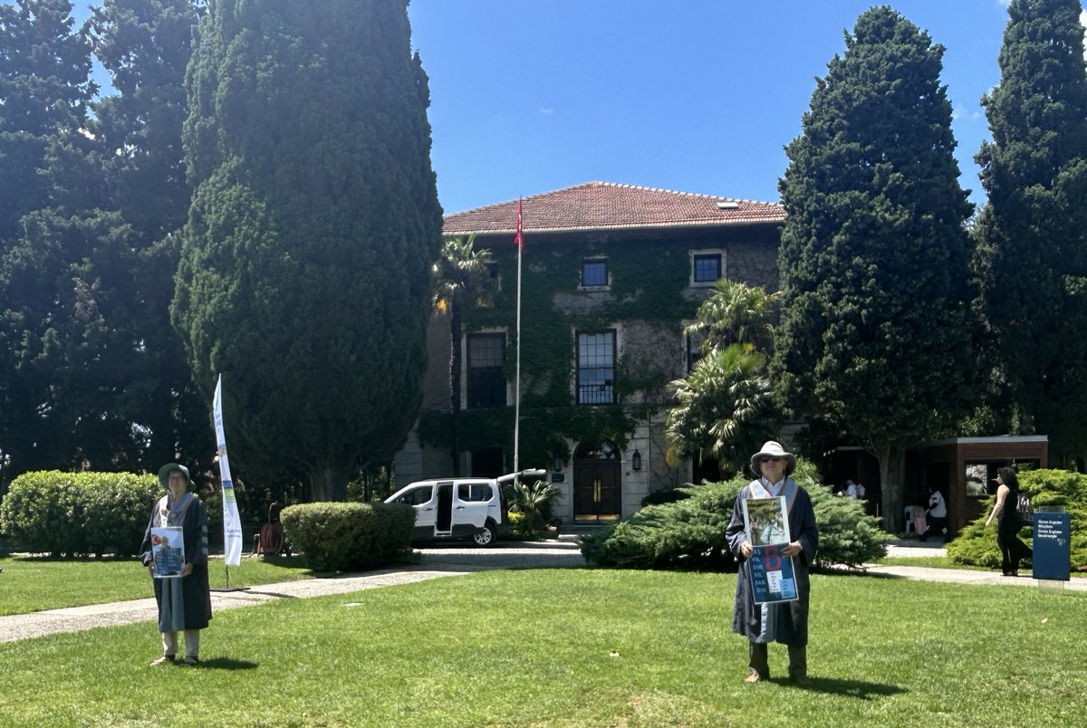 yunusunbabasi's tweet photo. 29 Temmuz 2026 Boğaziçi Üniversitesi Akademisyenleri Nöbeti no. 1361. Direnişin 6. yılı/2033. günü @UniBogazici #KabulEtmiyoruzVazgeçmiyoruz
July 29, 2026 Bogazici University Faculty Vigil #1361/6th year/2033rd day of the resistance @unibogazici_en #WeDoNotAcceptWeDoNotGiveUp https://t.co/6R2DpcmGFT