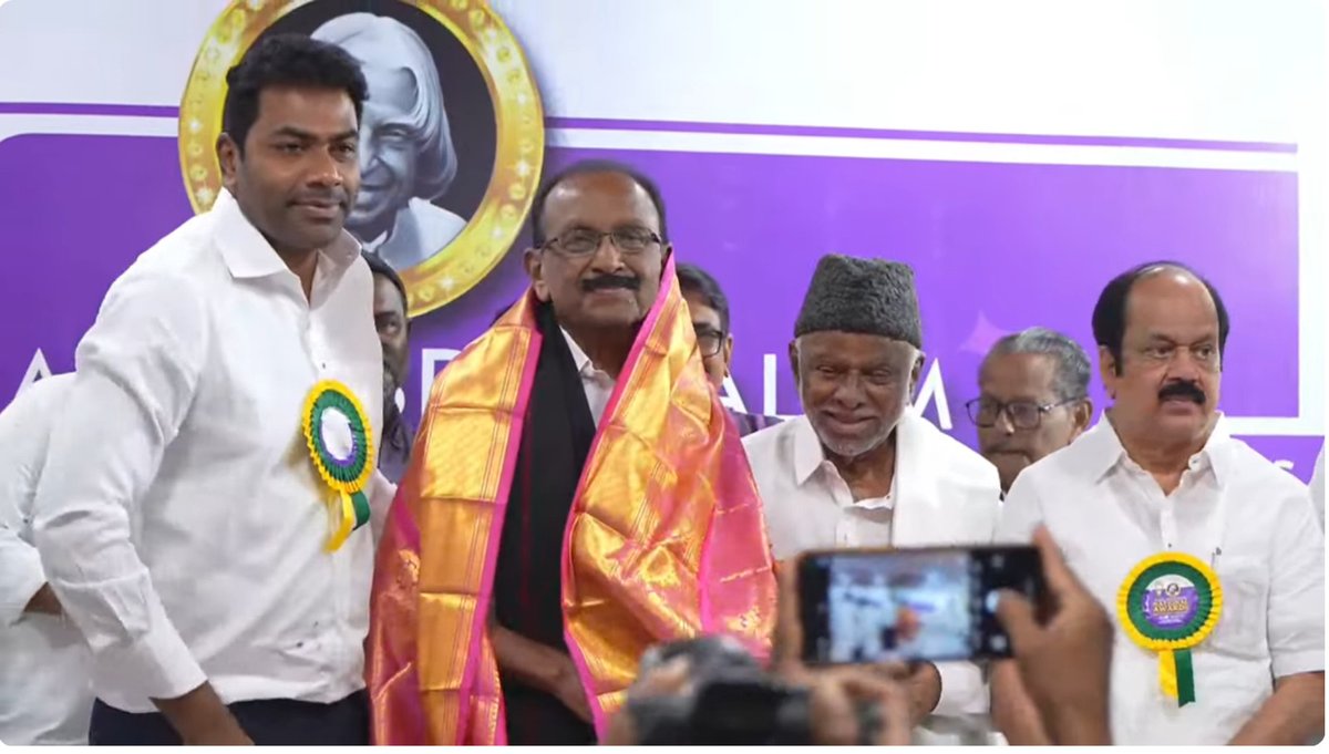 Vaikooffl's tweet photo. டாக்டர் ஏ.பி.ஜே. அப்துல் கலாம் ஆய்வு மையம் சார்பில் சென்னை, ரம்ஜான் மஹாலில் இன்று நடைபெற்ற விழாவில், எனக்கு 'டாக்டர் ஏ.பி.ஜே. அப்துல் கலாம் தேசிய விருது 2026' வழங்கப்பட்டதில் பெருமகிழ்ச்சியும் எல்லையற்ற பெருமிதமும் அடைகிறேன்.

இவ்விழாவினைத் தொடங்கி வைத்து, விருதினை எனக்கு வழங்கி கௌரவித்த தமிழக சட்டப்பேரவை சபாநாயகர் மாண்புமிகு @jcd_prabhakar  திரு. ஜெ.சி.டி. பிரபாகர் அவர்களுக்கும், பாராட்டுச் சான்றிதழை வழங்கிய மாண்புமிகு அமைச்சர் @AadhavArjuna  திரு. ஆதவ் அர்ஜுனா அவர்களுக்கும் எனது உளமார்ந்த நன்றிகள்.

விழாவில் சிறப்பானதொரு ஆசியுரை வழங்கிய தகைசால் தமிழர், முன்னாள் நாடாளுமன்ற உறுப்பினர் பேராசிரியர் @IUMLTNOfficial  கே.எம். காதர் மொய்தீன் அவர்களுக்கும், சிறப்பு விருந்தினராகப் பங்கேற்றுச் சிறப்பித்த மாண்புமிகு அமைச்சர் திரு. ஏ.எம். ஷாஜகான் அவர்களுக்கும் எனது நெஞ்சார்ந்த நன்றியைத் தெரிவித்துக் கொள்கிறேன்.

மேலும், வருகை தந்து சிறப்பித்து தங்களின் இனிய வாழ்த்துரைகளை வழங்கிய சட்டமன்ற உறுப்பினர் திரு. கே.வி. விஜய் தாமு மற்றும் முன்னாள் சட்டமன்ற உறுப்பினர் திரு. அபுபக்கர் ஆகியோருக்கும் எனது மனமார்ந்த நன்றிகள்.

இந்தச் சிறப்பான விழாவினை ஒருங்கிணைத்த ஆய்வு மையத்தின் இயக்குநர் திரு. பூவச்சல் சுதீர், ஆலோசனைக் குழுத் தலைவர் திரு. பி.எம். உசேன் ஜிப்ரி தாங்கல் உள்ளிட்ட நிர்வாகிகளுக்கும், நிகழ்வில் கலந்துகொண்டு என்னை வாழ்த்திய அனைத்து அன்பு நெஞ்சங்களுக்கும் எனது நெஞ்சார்ந்த நன்றிகளை உரித்தாக்குகிறேன். மாபெரும் அறிஞர் டாக்டர் கலாம் அவர்களின் பெயரால் அமைந்துள்ள இவ்விருது எனது பொதுவாழ்வில் மேலும் உத்வேகத்தை அளிக்கிறது.

#Vaiko #MDMK #APJAbdulKalamNationalAward