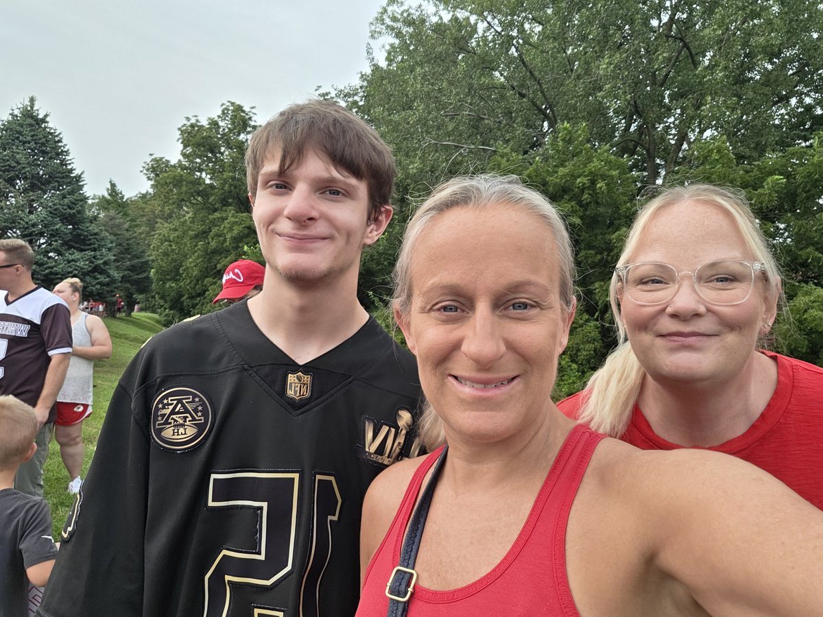 RowzerKasey's tweet photo. @Farzin21 We are in line! https://t.co/FAgLnwRd8k