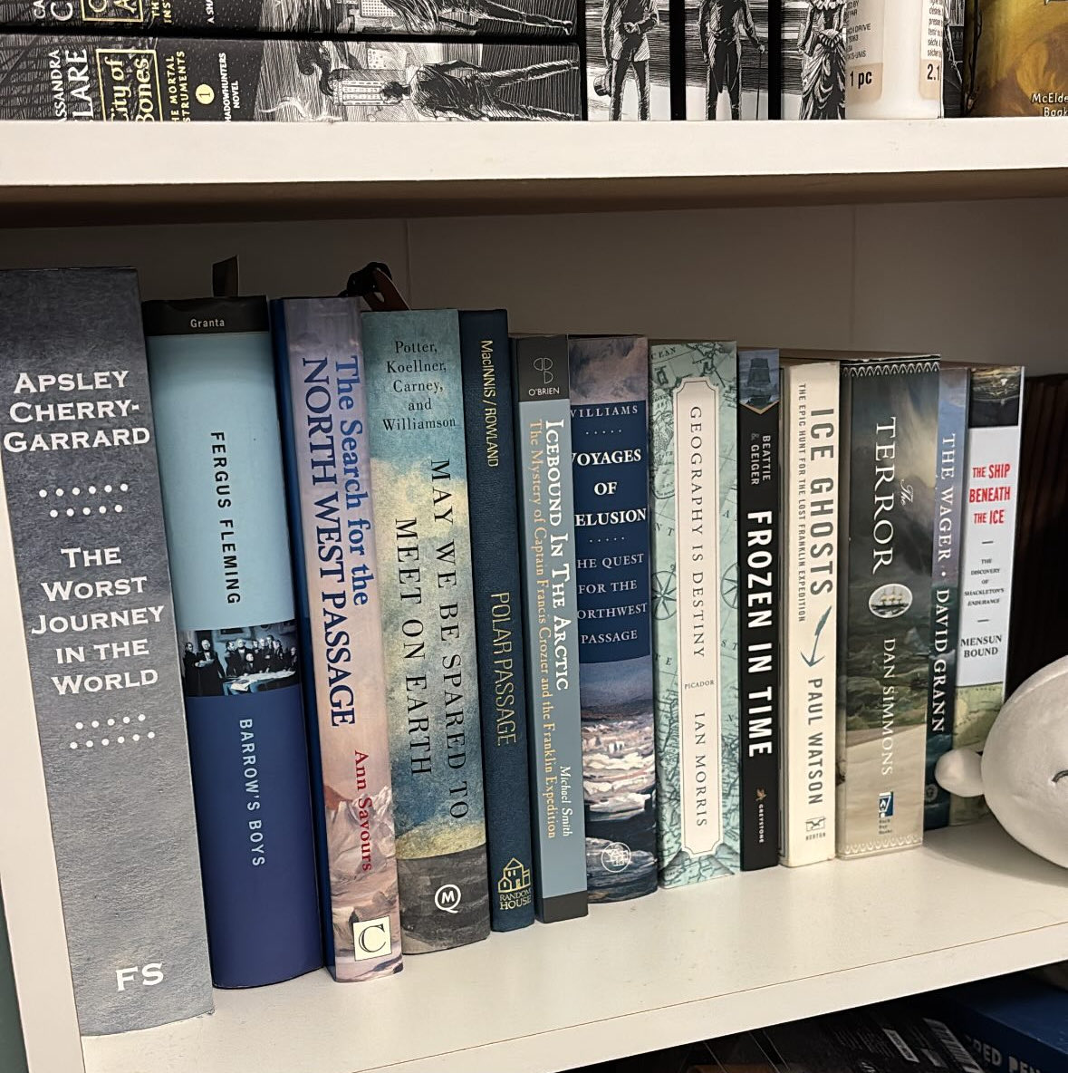 emacebarry's tweet photo. everyone be kind to my nautical shelf https://t.co/f0hAiVZXXe